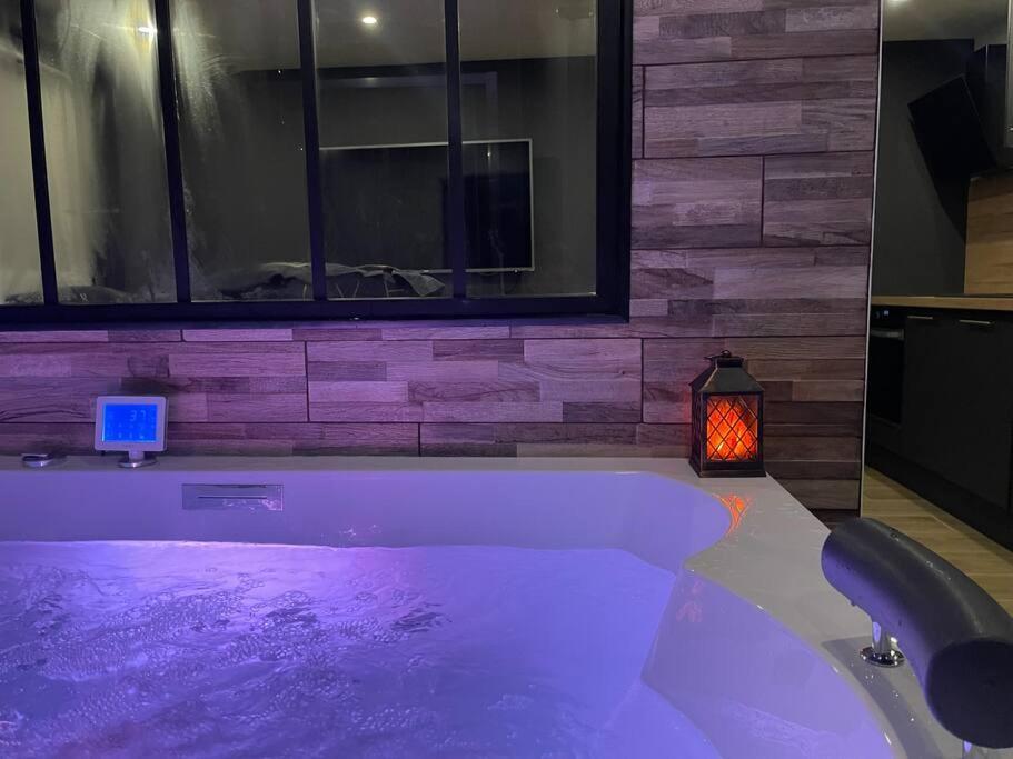 Charmante Residence De Tourisme Avec Jacuzzi Crecy-la-Chapelle Eksteriør billede